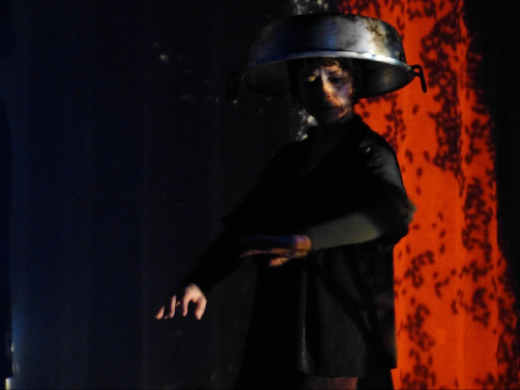 Macarena Ortúzar in performance
